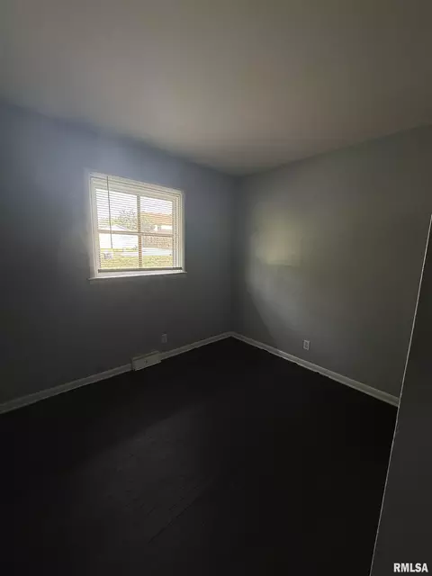 716 N Albert St, Macomb, IL 61455 photo 9
