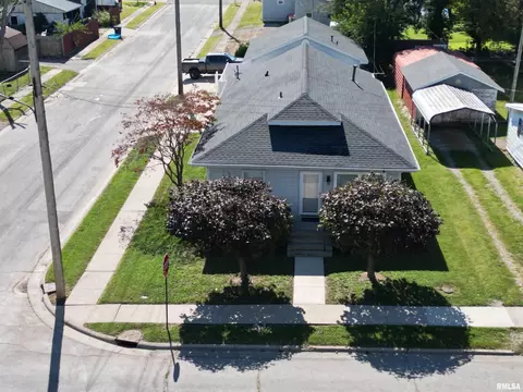 103 W Park St, Harrisburg, IL 62946