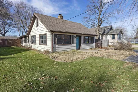 6307 N Sheridan Rd, Peoria, IL 61614
