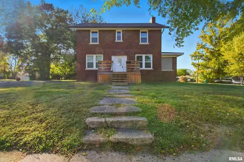 230 N Sherman Ave, Macomb, IL 61455
