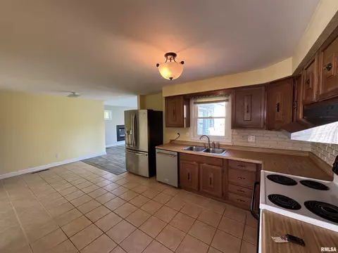 707 Devonshire Rd, Washington, IL 61571 photo 5