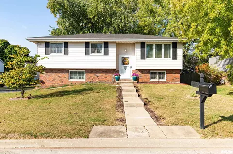 301 Briarbrook Dr, East Peoria, IL 61611