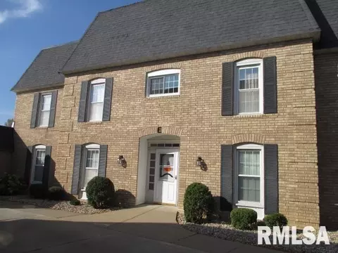 820 W Loire Ct, Peoria, IL 61614