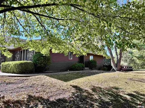 1005 Bayberry Ln, Macomb, IL 61455