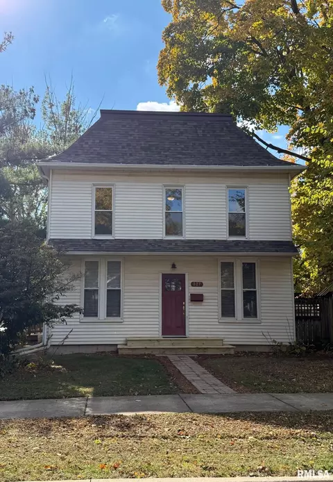 827 E Carroll St, Macomb, IL 61455