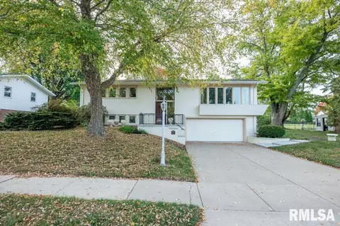 1006 Knollcrest Dr, Washington, IL 61571