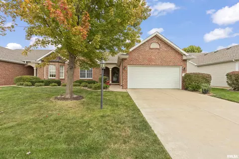 1925 W Courtside Dr, Peoria, IL 61614