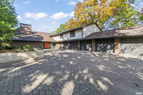 3250 W Westport Rd, Peoria, IL 61615