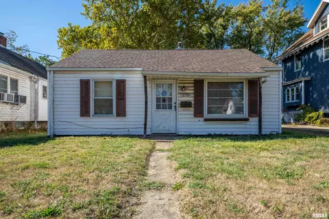 2137 N Prospect Rd, Peoria, IL 61603