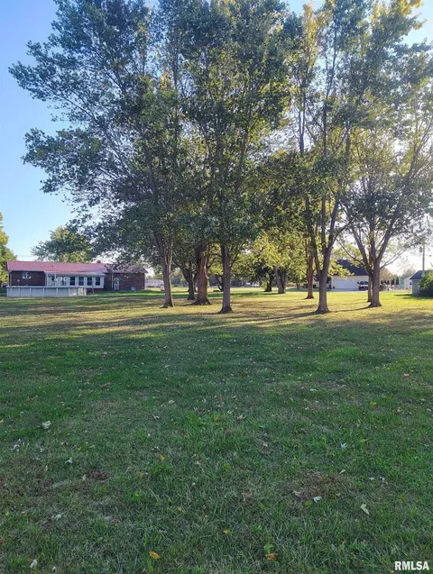 Exterior - 26588 Maplewood Ln, Canton, IL 61520 photo 8 of 9