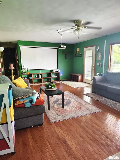 Living - 26588 Maplewood Ln, Canton, IL 61520 photo 4 of 7