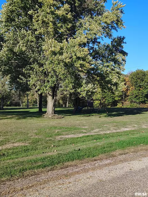 Exterior - 26588 Maplewood Ln, Canton, IL 61520 photo 9 of 9