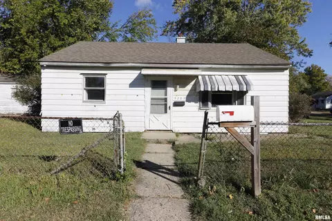 3203 W Proctor Pl, Peoria, IL 61605