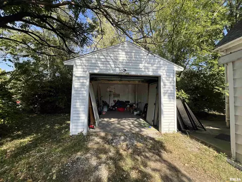 Exterior - 332 W Calhoun St, Macomb, IL 61455 photo 1 of 1