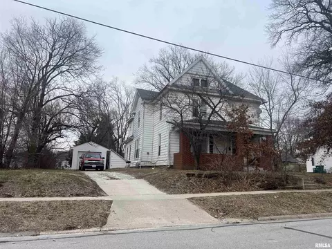 332 W Calhoun St, Macomb, IL 61455
