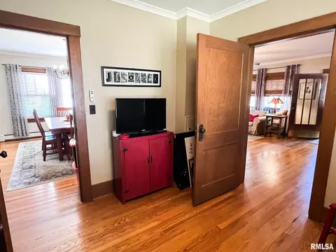 Entry Way - 607 S Main St, Eureka, IL 61530 photo 1 of 10
