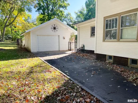 Exterior - 607 S Main St, Eureka, IL 61530 photo 6 of 16