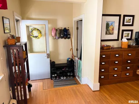 Entry Way - 607 S Main St, Eureka, IL 61530 photo 3 of 10