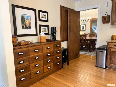 Entry Way - 607 S Main St, Eureka, IL 61530 photo 2 of 10