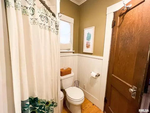 Bath - 607 S Main St, Eureka, IL 61530 photo 4 of 7