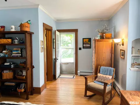 Entry Way - 607 S Main St, Eureka, IL 61530 photo 4 of 10