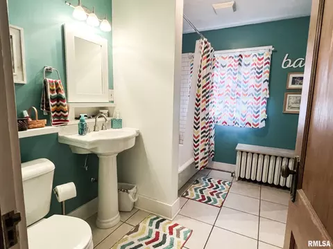 Bath - 607 S Main St, Eureka, IL 61530 photo 5 of 7