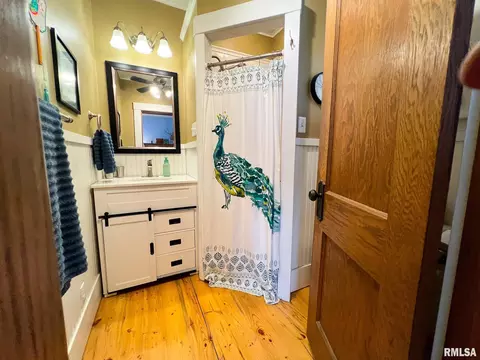 Bath - 607 S Main St, Eureka, IL 61530 photo 2 of 7