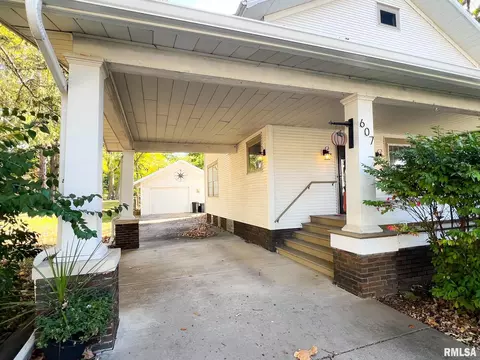 Exterior - 607 S Main St, Eureka, IL 61530 photo 5 of 16