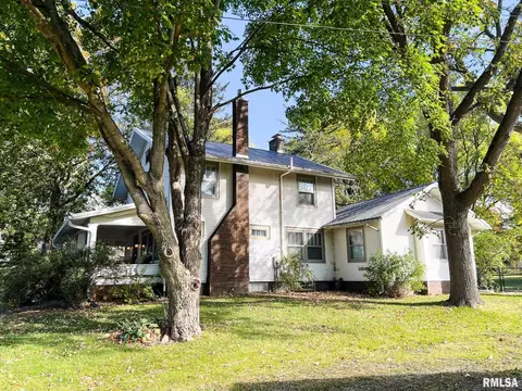 Exterior - 607 S Main St, Eureka, IL 61530 photo 3 of 16