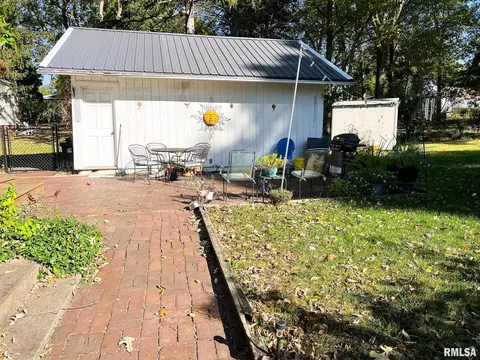 Exterior - 607 S Main St, Eureka, IL 61530 photo 7 of 16