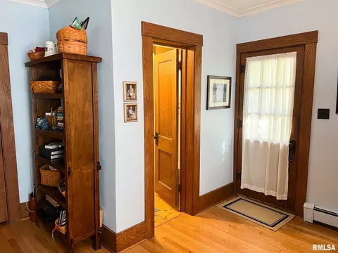 Entry Way - 607 S Main St, Eureka, IL 61530 photo 5 of 10