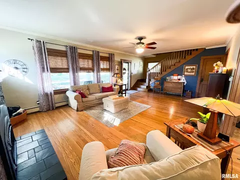 Living - 607 S Main St, Eureka, IL 61530 photo 2 of 4