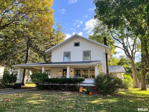 Exterior - 607 S Main St, Eureka, IL 61530 photo 1 of 16