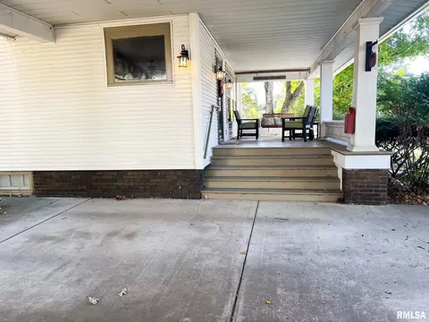 Exterior - 607 S Main St, Eureka, IL 61530 photo 13 of 16