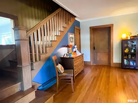 Entry Way - 607 S Main St, Eureka, IL 61530 photo 7 of 10