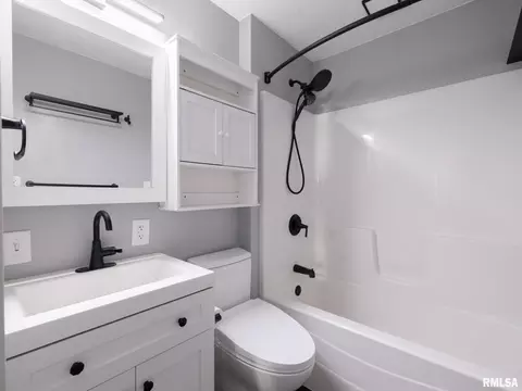 836 E Ash St, Canton, IL 61520 photo 27