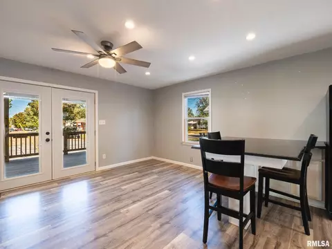 836 E Ash St, Canton, IL 61520 photo 7