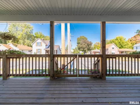 836 E Ash St, Canton, IL 61520 photo 3