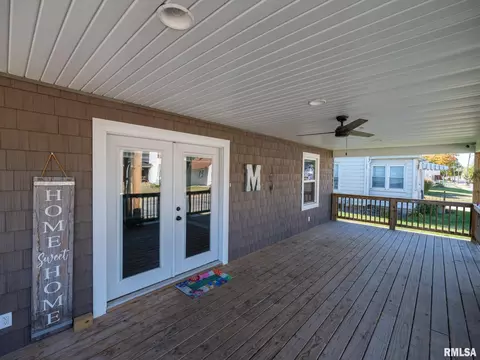 836 E Ash St, Canton, IL 61520 photo 5