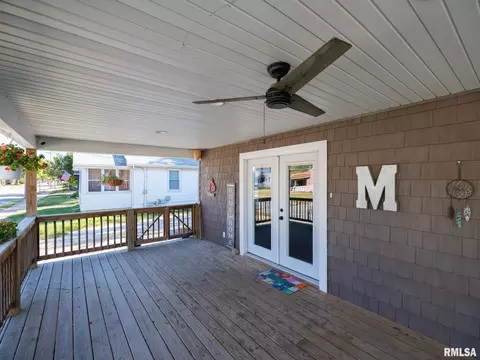 836 E Ash St, Canton, IL 61520 photo 4