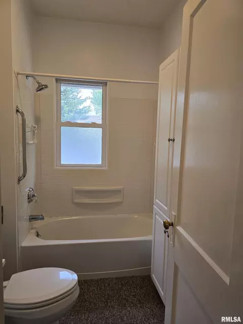 1195 S Main St, Canton, IL 61520 photo 30