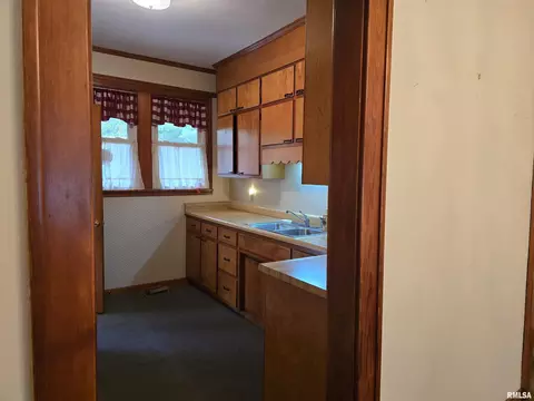 1195 S Main St, Canton, IL 61520 photo 23