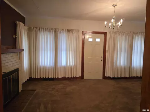 1195 S Main St, Canton, IL 61520 photo 7