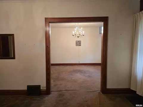 1195 S Main St, Canton, IL 61520 photo 9