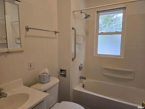 1195 S Main St, Canton, IL 61520 photo 31
