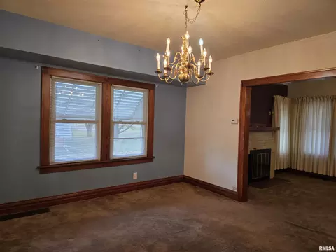 1195 S Main St, Canton, IL 61520 photo 11