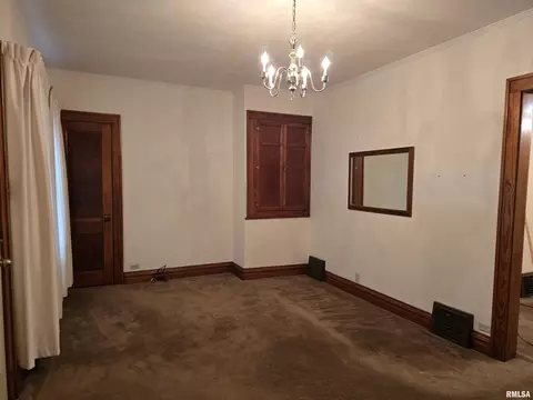1195 S Main St, Canton, IL 61520 photo 4