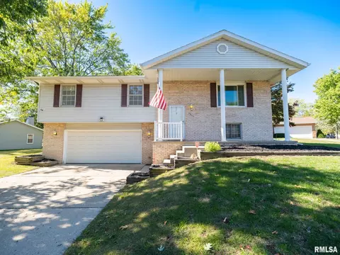 1316 W Buckingham Dr, Peoria, IL 61614