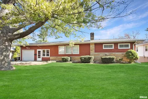 2833 Susan Curv, Peoria, IL 61615