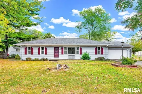 306 Alta Vista Ter, Creve Coeur, IL 61610